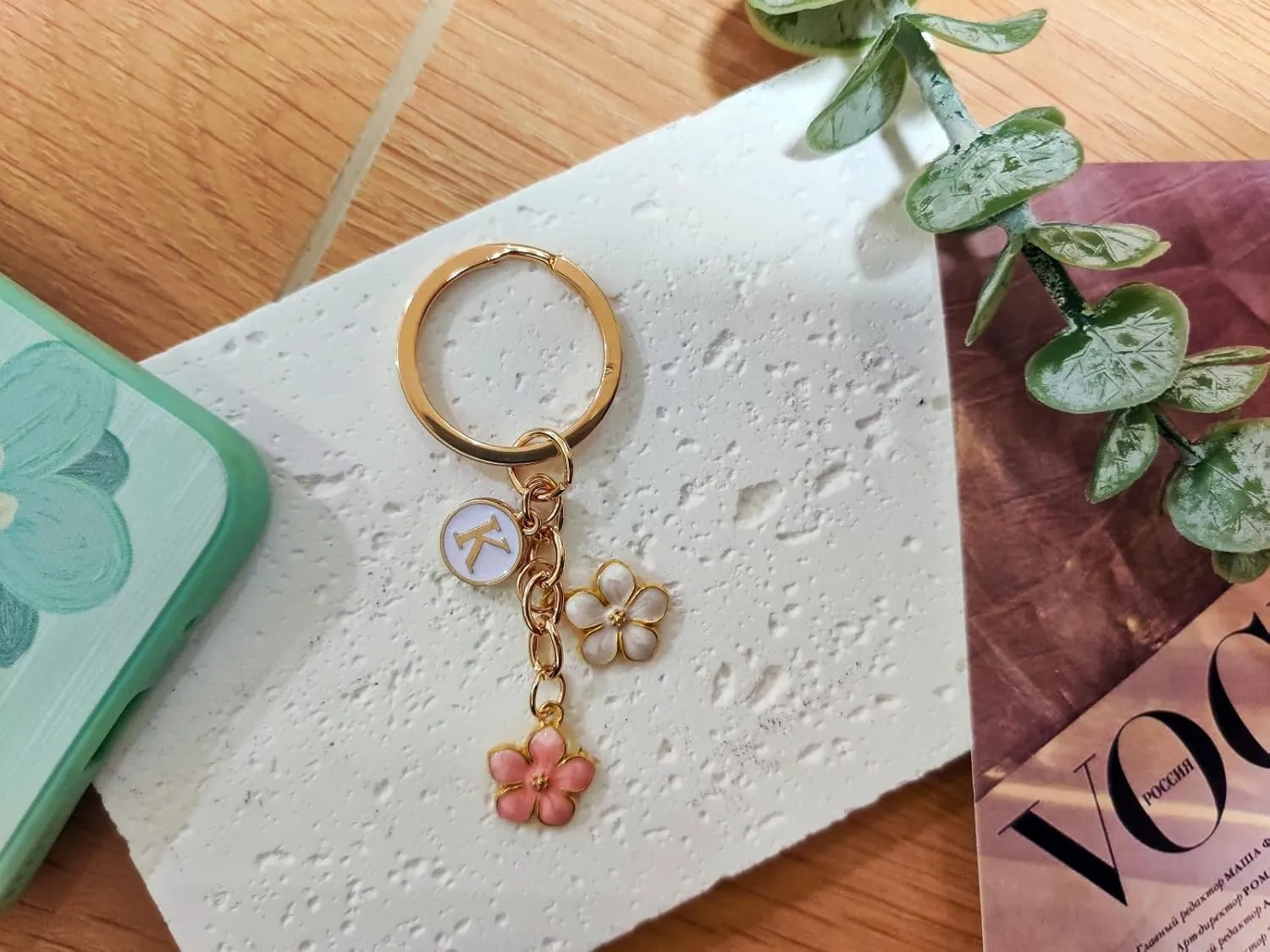 Cute Flower Initial Letter Keychain Bag Charms Keyring Aesthetic Accessories Purse Hangbags Backpacks for Women